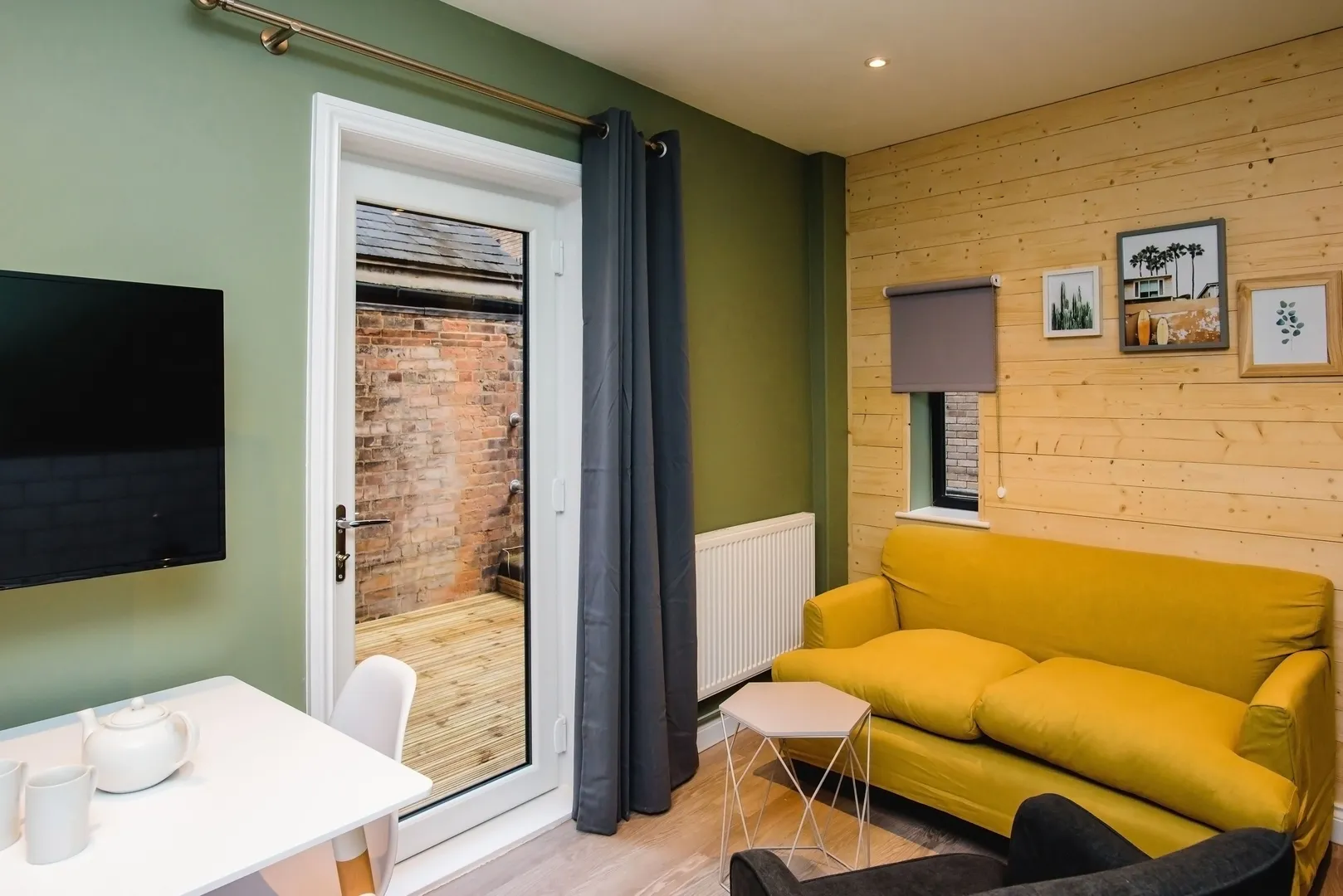Flat B, 25 Lister Gate - Luxury 3 Bed City Centre Apartment - Image 1